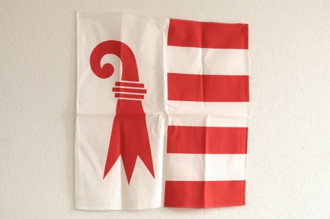 Drapeau avec 2 oeillets pour intérieur ou accrochage fenêtre, 1.5 x 1.5 m